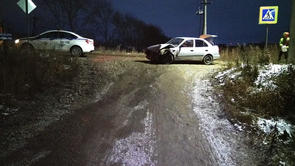 Девушка за рулем Hyundai Accent «подставилась» перед грузовиком МАЗ на дороге в селе Патруши. Теперь лечится в больнице Арамиля