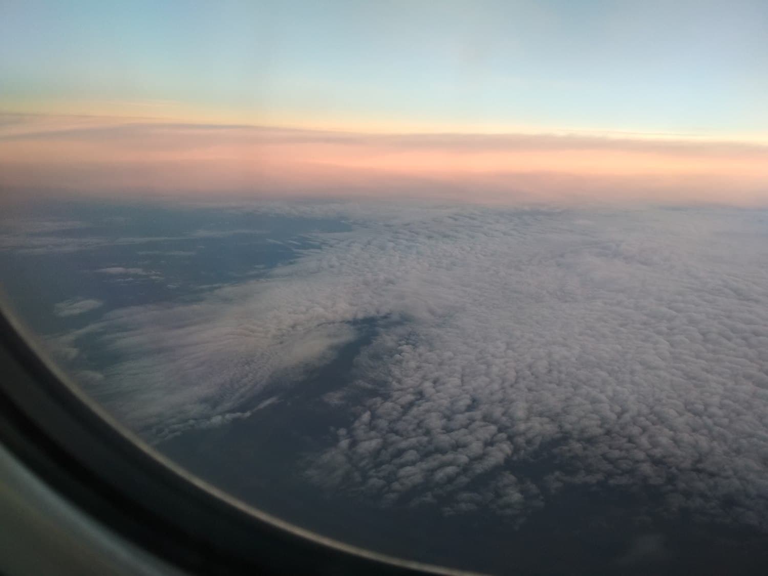 Самолеты, которые должны садиться в екатеринбургском аэропорту Кольцово, кружили над Арамилем и «уходили» на запасной аэродром в Челябинск