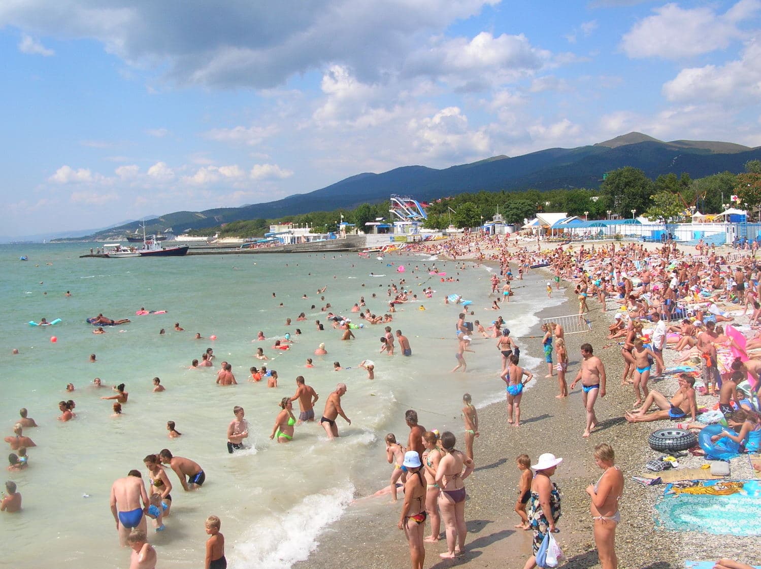 Арамильцы, живущие на юге, ведут бизнес, наслаждаются теплом, едят фрукты, ставят вино и общаются с земляками-свердловчанами