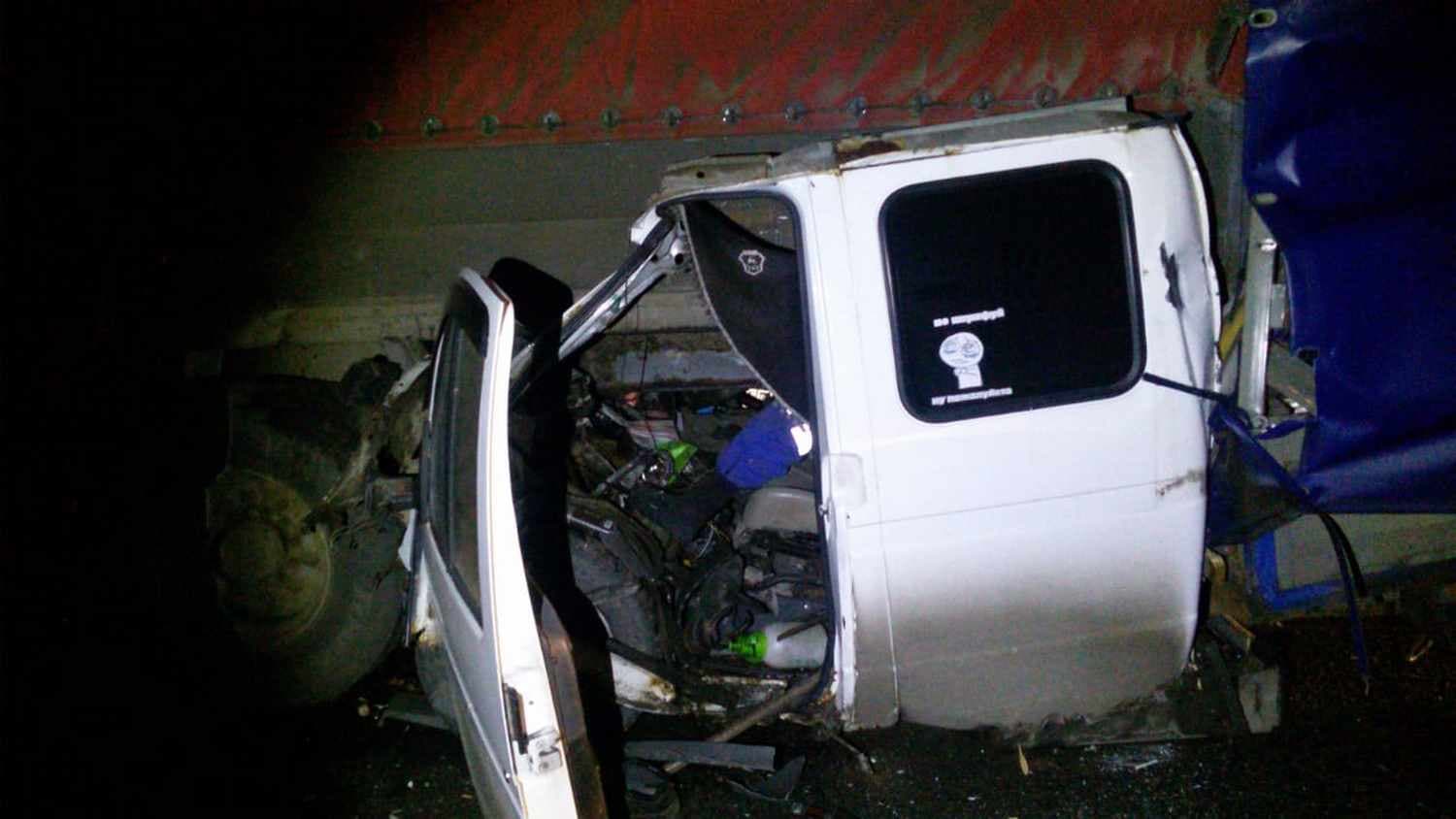 Так спешил, что не держал дистанцию? Водитель Газели погиб на Челябинском тракте недалеко от своротки на Арамиль, залетев под МАЗ