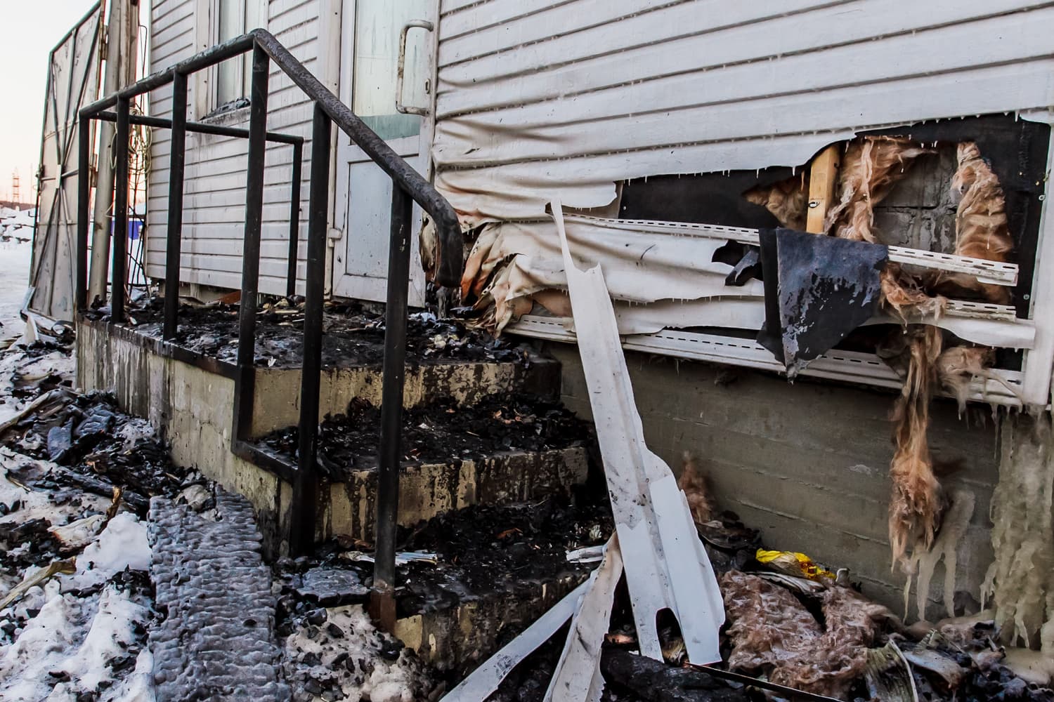 Пожар в сушильной камере на станции «Арамиль» огнеборцы тушили почти целый день — с момента возгорания до ликвидации прошло семь часов!