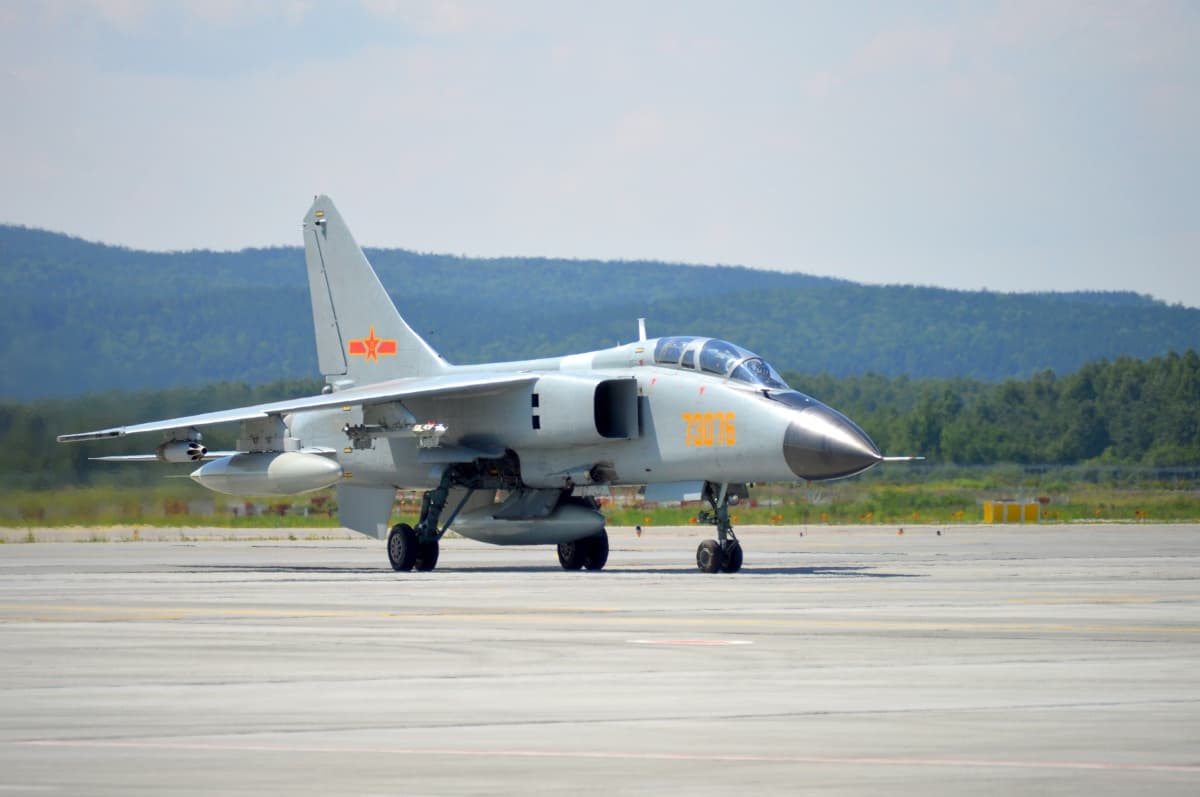 Китайские истребители покружили над Арамилем, сели для дозаправки в «Кольцово» и отправились под Рязань на международный конкурс &amp;quot;Авиадартс&amp;quot;