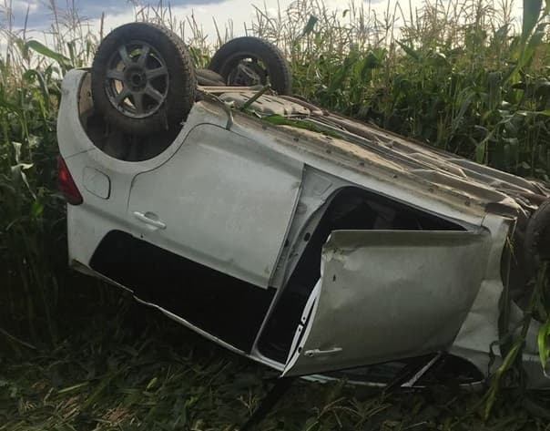 Пенсионерка за рулем «Тойота Рактис» перевернулась на Челябинском тракте у Арамиля — с травмами угодила в больницу. Повезло, что была одна!