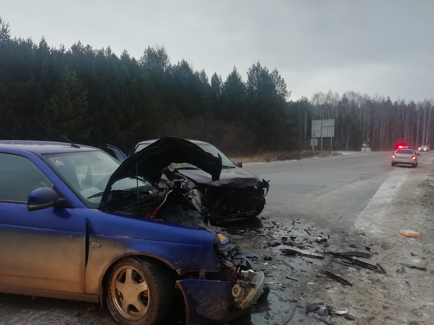 «Приора» и «Гранта» расхлестались на мрачной автотрассе «Арамиль — Андреевка». Четверо — в больницах Сысерти и Екатеринбурга