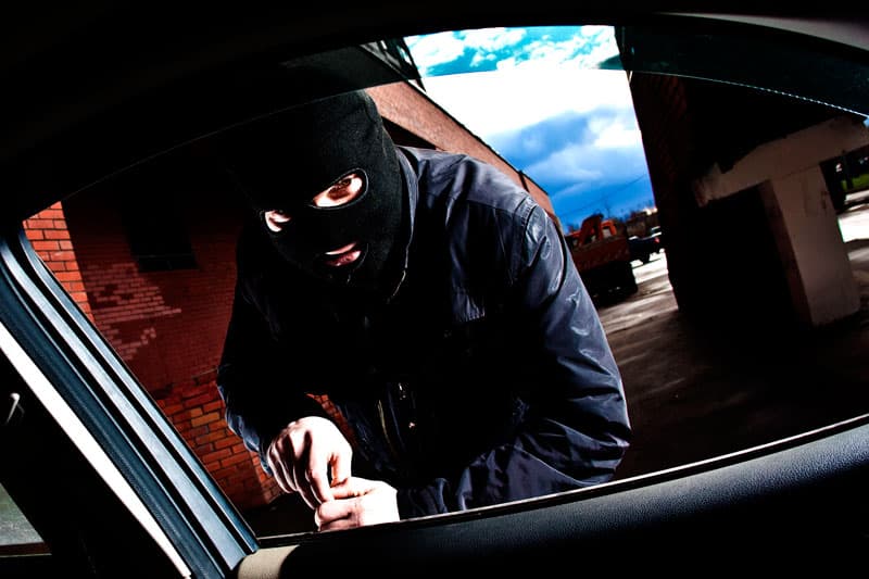 В Сысерти неизвестный угнал кроссовер