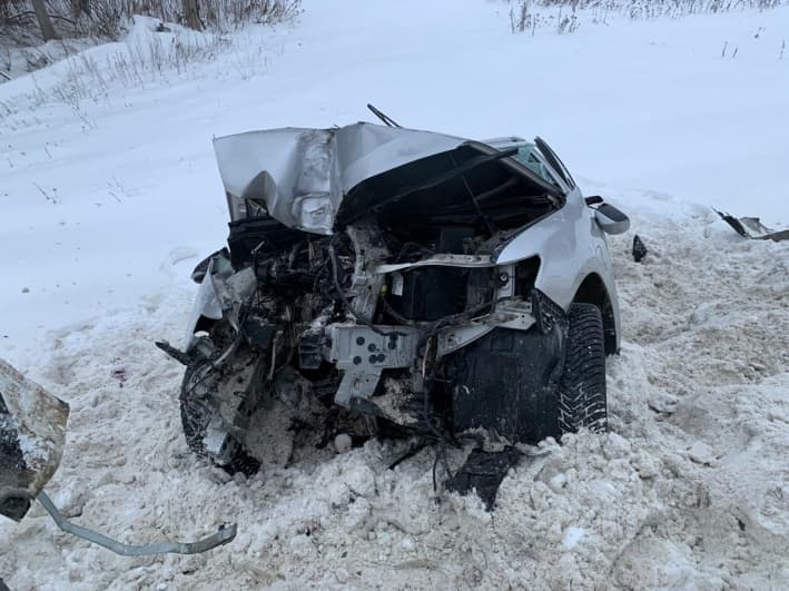 Не приходя в сознание, с тяжелыми травмами: умер один из пассажиров Toyota Camry, разбившейся на Челябинском тракте у арамильской развязки