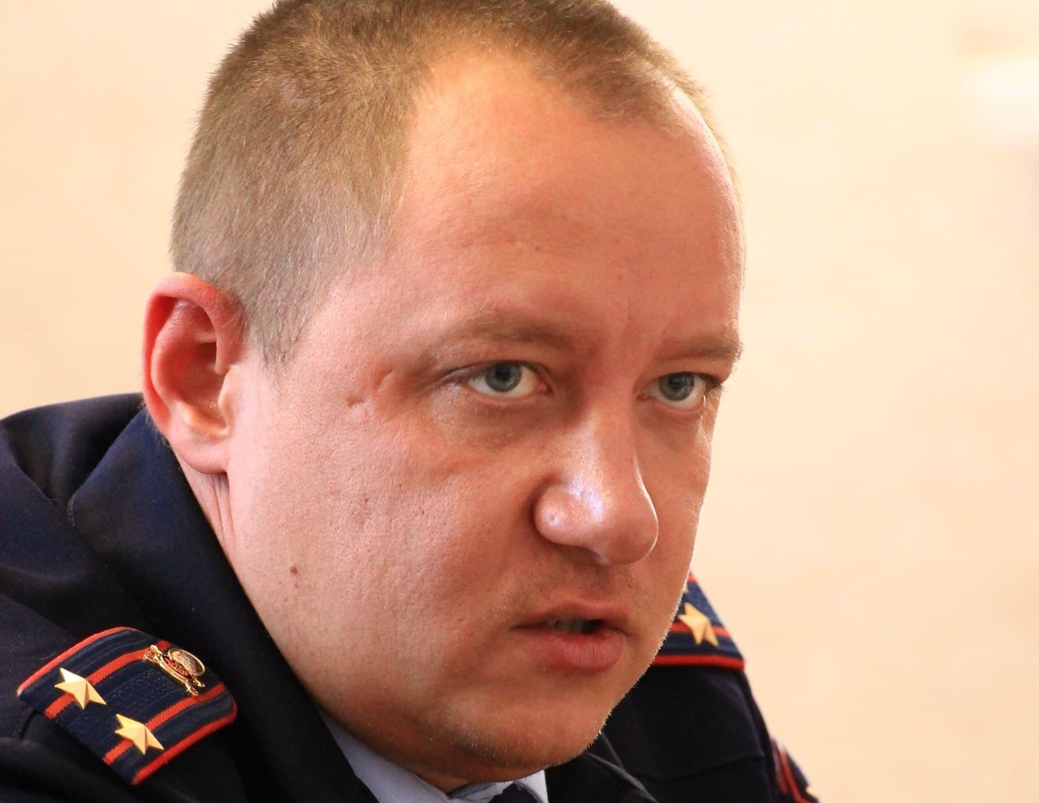 Начальник полиции Сысерти Евгений Узянов, которая обслуживает Арамиль, вынужденно ушел на больничный — был то ли в Таиланде, то ли в Турции