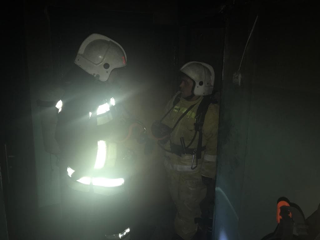 Ночной пожар: в квартире дома по улице Ленина в Арамиле произошло возгорание. В МЧС говорят, на трех «квадратах» повреждены хозяйские вещи