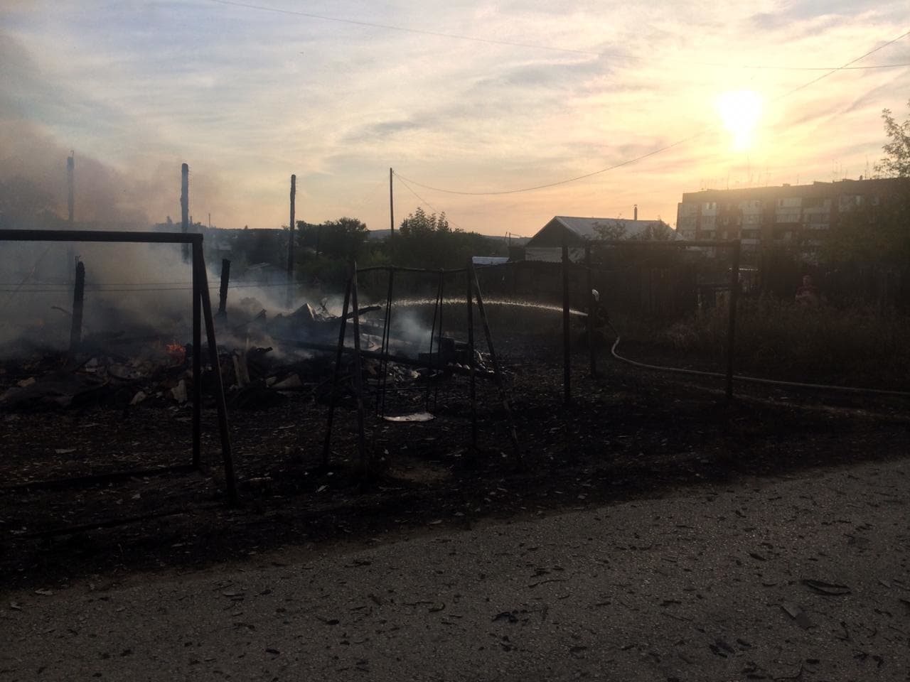 Накануне в Арамиле горел трехэтажный жилой дом. Спасатели эвакуировали 67 человек