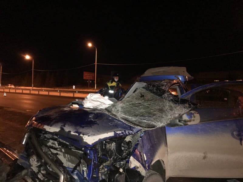 Мужчина за рулем иномарки устроил смертельное ДТП недалеко от арамильской развязки на М-5 "Урал": одна из пассажирок умерла на обочине...