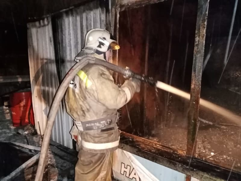 Ночью в Арамиле сгорел строительный вагончик