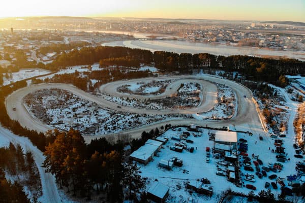 «Снежный вихрь» прошел в Арамиле: порулить на гоночной трассе собрались 88 водителей, самому старшему... 73 года!