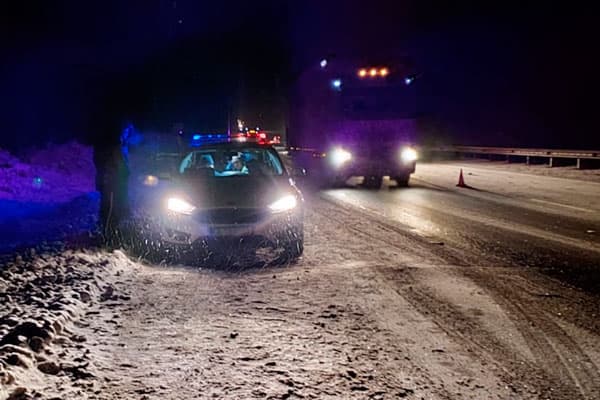 В Сысерти сотрудники Госавтоинспекции разбираются в причинах и обстоятельства ДТП, в результате которого погиб пешеход