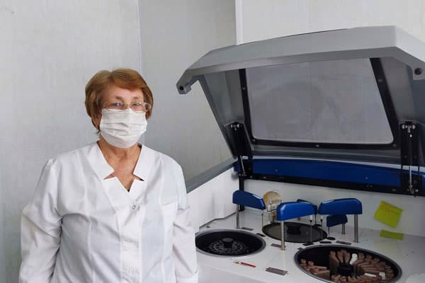 "Мне 71 год и я ни разу не болела ковидом благодаря прививке": лаборант Сысертской больницы о своем решении вакцинироваться