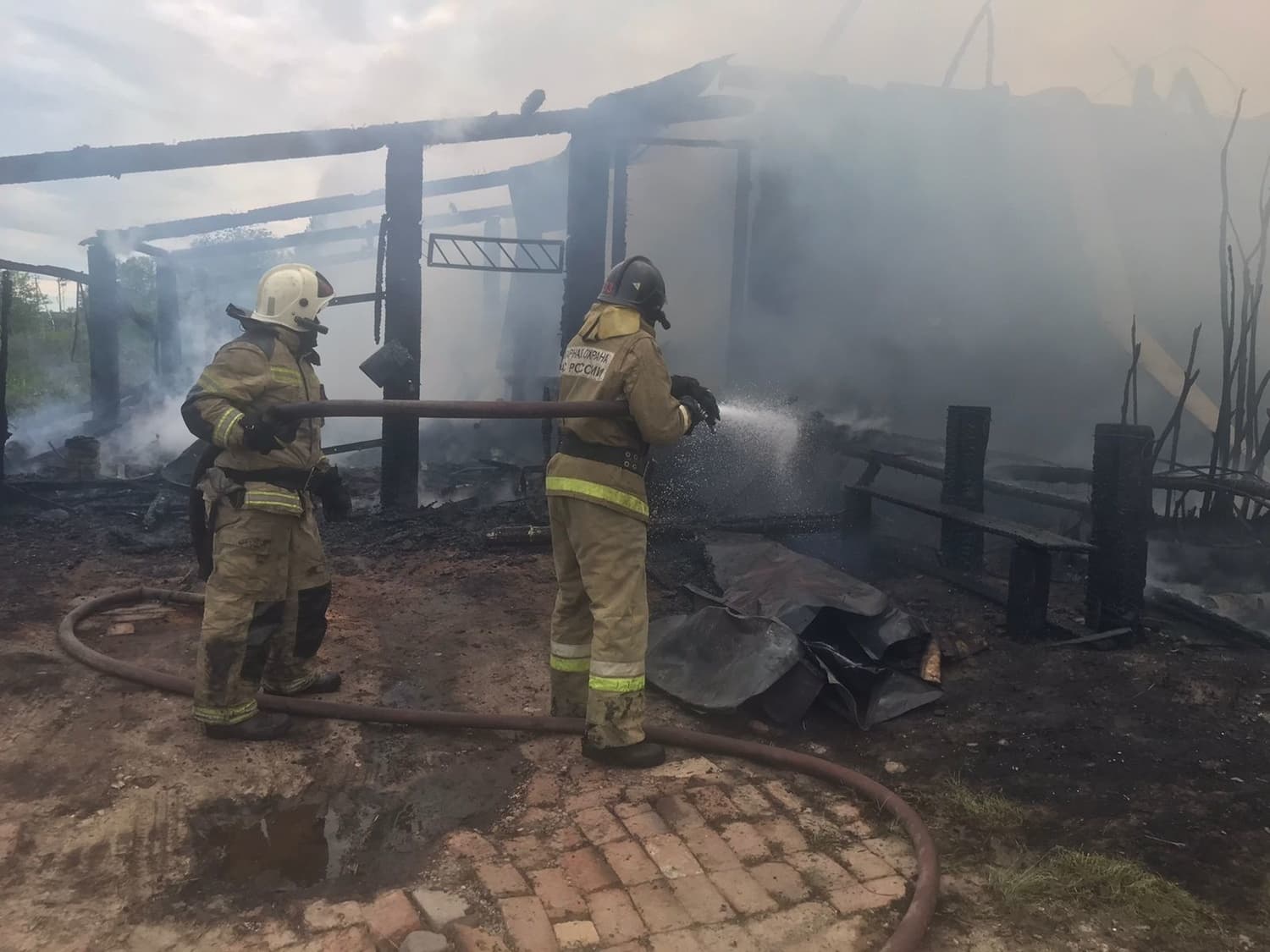 Накануне в поселке под Арамилью сгорел частный жилой дом