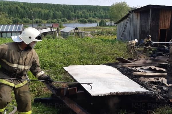 Накануне в селе под Сысертью сгорел жилой дом и баня