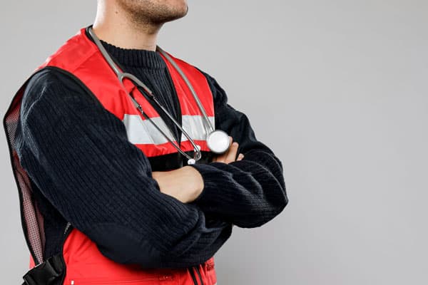 В Арамиле отец и сын попали в больницу после покрасочных работ