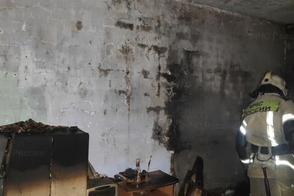 В Сысерти ночью в четырехэтажке произошел пожар