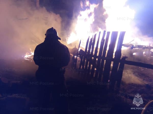 Рано утром в поселке под Сысертью сгорел жилой дом