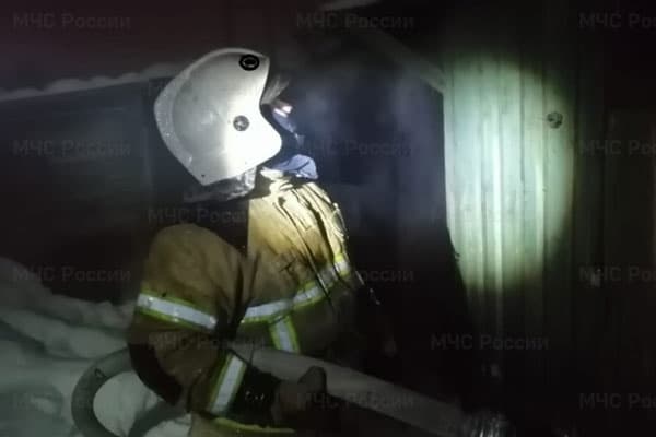 Накануне рано утром в Сысерти сгорел частично расселенный дом