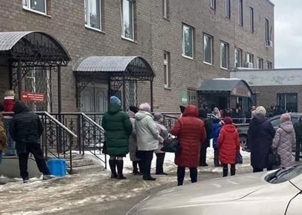 Сотрудников и пациентов Арамильской больницы эвакуировали из-за лжеминирования