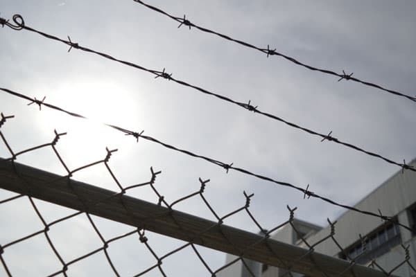 Захотел устранить трех свидетелей убийства и поджег дом с людьми: в Сысерти мужчину осудили на 18 лет