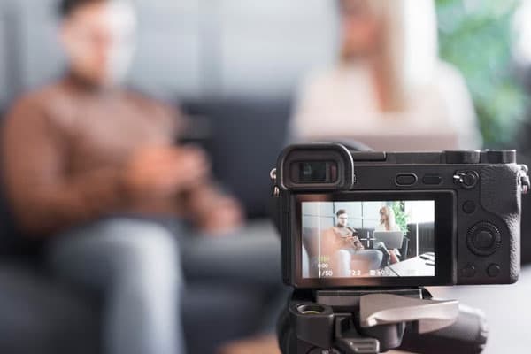 Фонд Потанина снял фильм про культурные события в заброшенном цеху под Сысертью