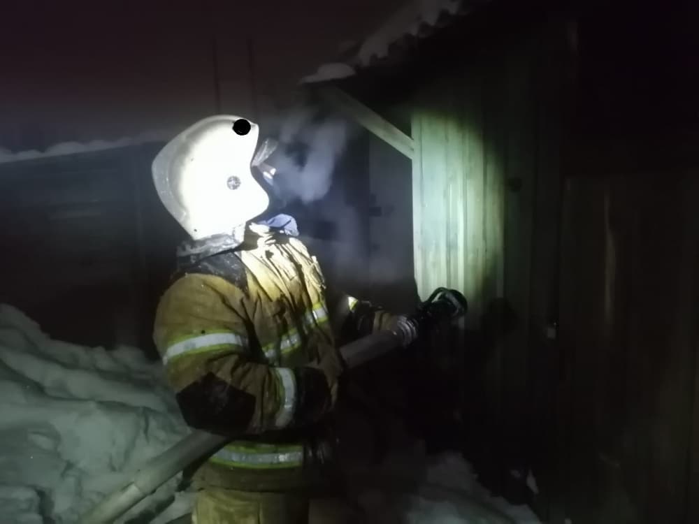 В деревне под Сысертью в пожаре был поврежден жилой дом