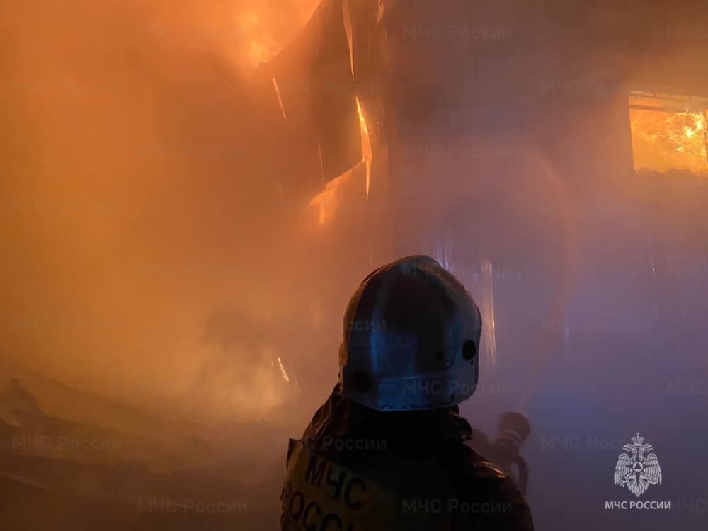 Огонь уничтожил всё: под Сысертью пламя охватило более тысячи квадратных метров