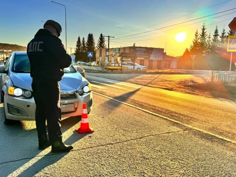 В Сысертском районе сбили 14-летнего подростка на дороге: водитель ранее нарушала ПДД