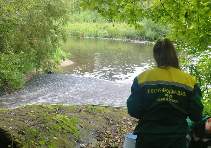 В реку Арамилка слили стоки: Росприроднадзор выявил нарушение у ЖД станции Седельниково | В Уральском регионе выявлен незаконный сброс сточных вод в реку Арамилка В реку Арамилка слили стоки: Росприроднадзор выявил нарушение у ЖД станции Седельниково | В Уральском регионе выявлен незаконный сброс сточных вод в реку Арамилка