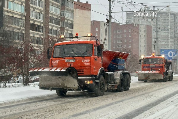 Снегопад накрыл регион: на Среднем Урале задействовали свыше 200 единиц техники для борьбы с непогодой | Губернатор сообщил о масштабной уборке дорог на Урале после ухудшения погоды Снегопад накрыл регион: на Среднем Урале задействовали свыше 200 единиц техники для борьбы с непогодой | Губернатор сообщил о масштабной уборке дорог на Урале после ухудшения погоды